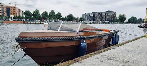 Meva 21 - solar electric contemporary classic boat